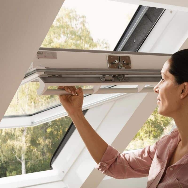 VELUX GGL UK08 2070 Manual Centre Pivot Roof Window 134x140cm